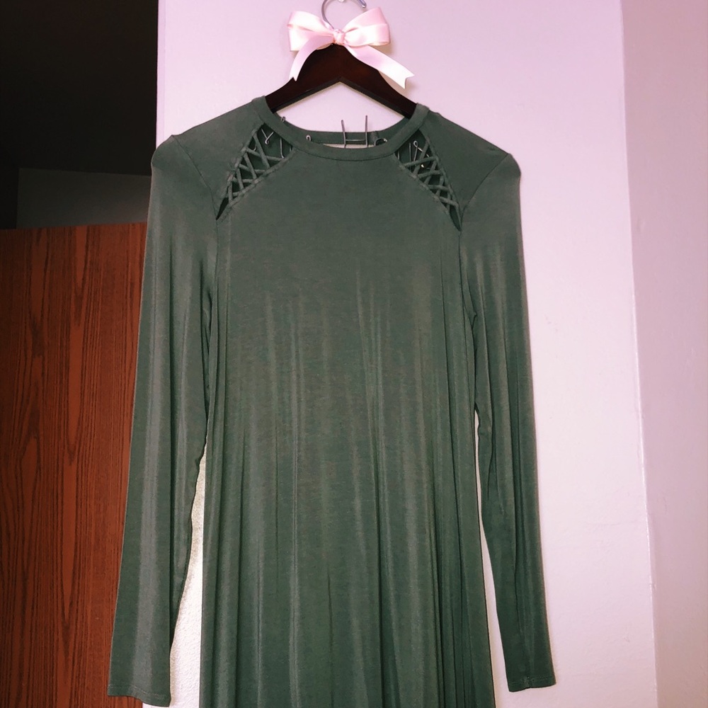 Knee length olive green AE dress 🥰